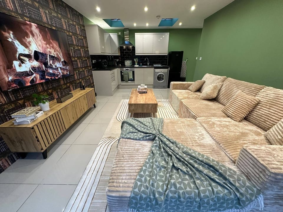 Apartment, 2 Bedrooms, Accessible, Garden View | Living area