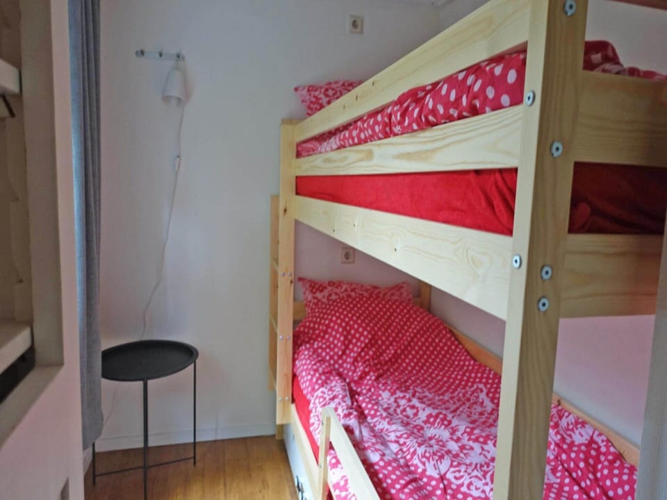 House | 2 bedrooms, individually furnished, bed sheets