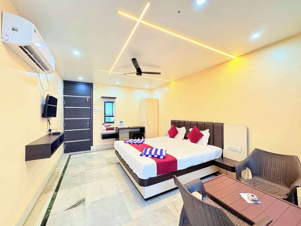 Premium Double Room, City View | Desk, free WiFi