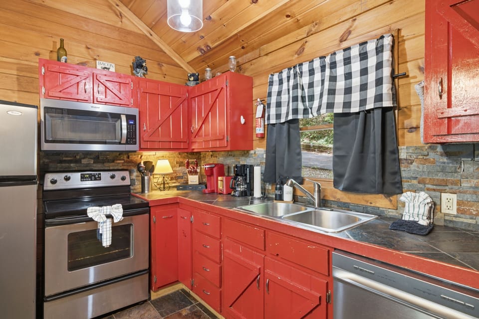 Cabin, 1 Bedroom | Private kitchen | Coffee/tea maker, fridge, oven, toaster