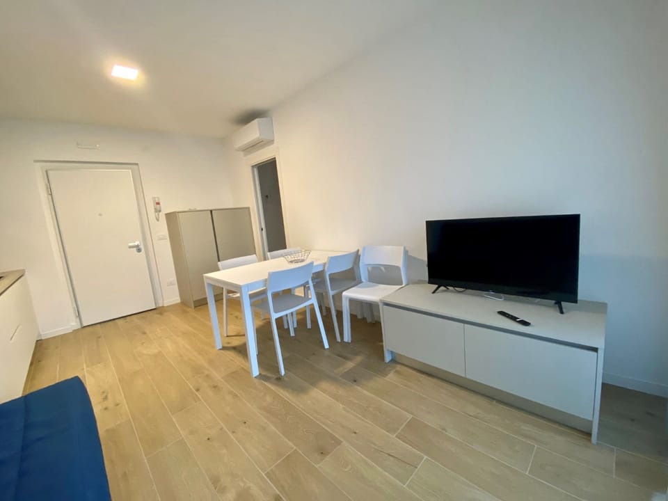 Apartment, 1 Bedroom, Balcony, City View | Room amenity
