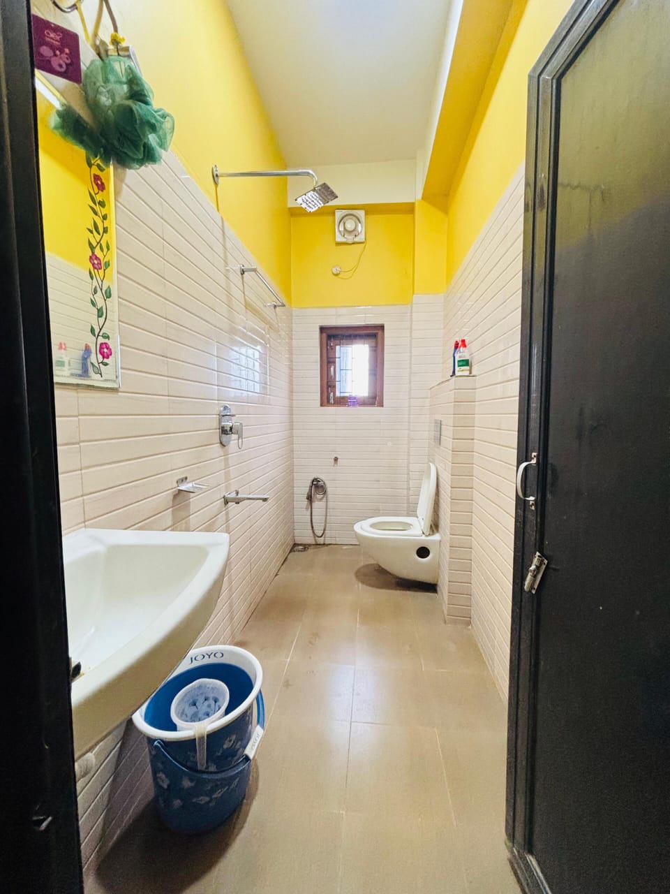 Apartment, City View | Bathroom | Shower, free toiletries, towels