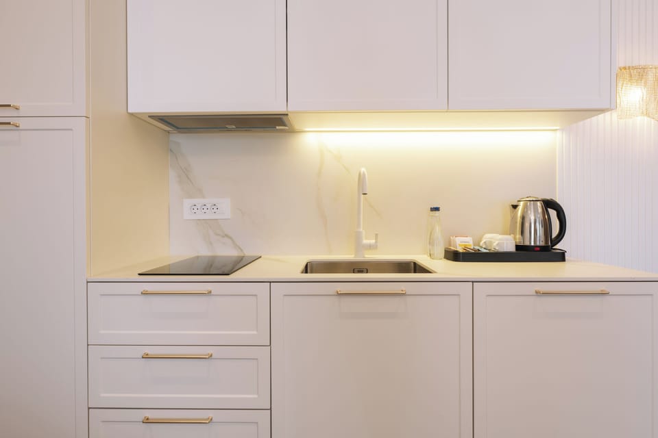Deluxe Apartment, Balcony, Sea View | Private kitchen