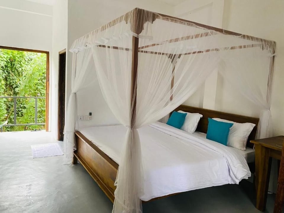 Deluxe Double Room, Garden View | Laptop workspace, free WiFi