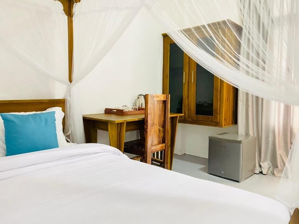 Deluxe Double Room, Garden View | Laptop workspace, free WiFi