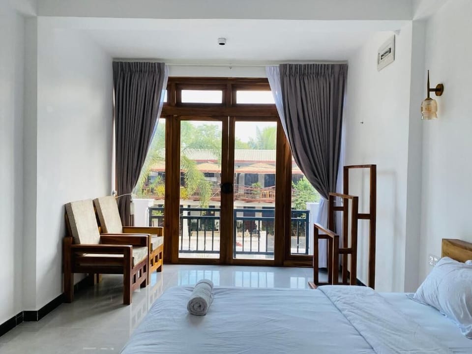 Deluxe Double Room, Garden View | Laptop workspace, free WiFi