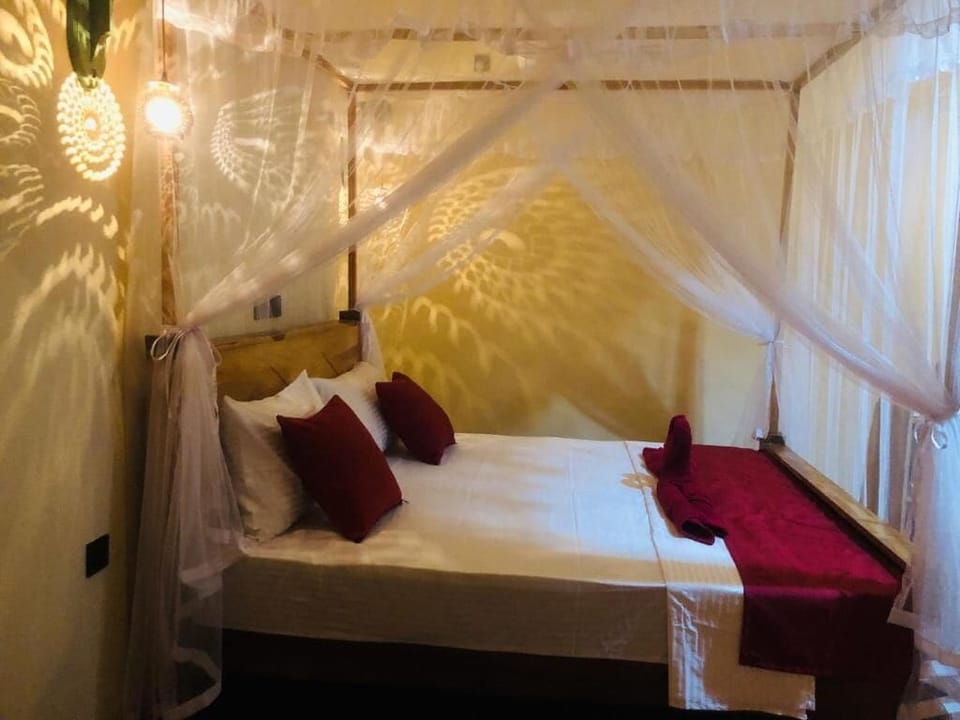 Classic Double Room, Garden View | Laptop workspace