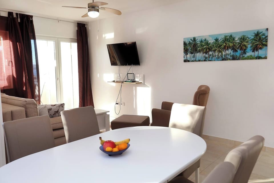 Apartment, 2 Bedrooms, Smoking | Dining