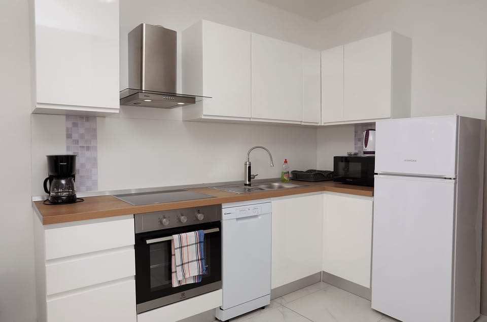 Apartment, 2 Bedrooms, Smoking, Balcony | Interior