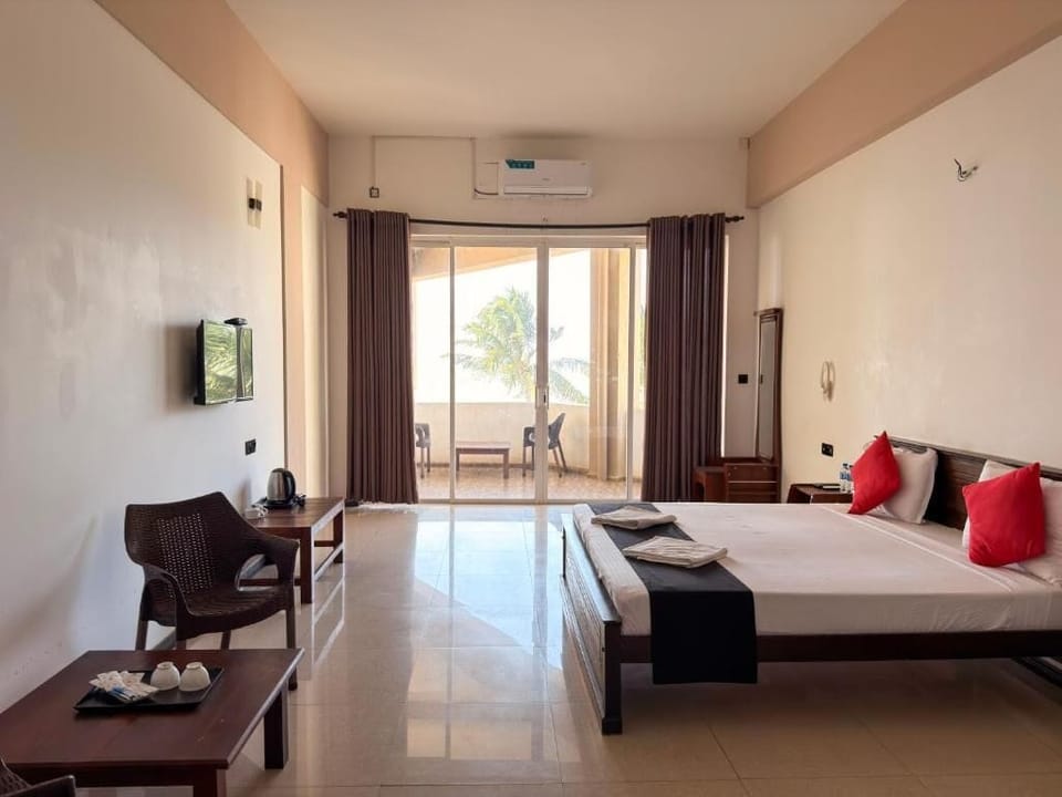 Deluxe Double Room, Balcony, Ocean View | Laptop workspace