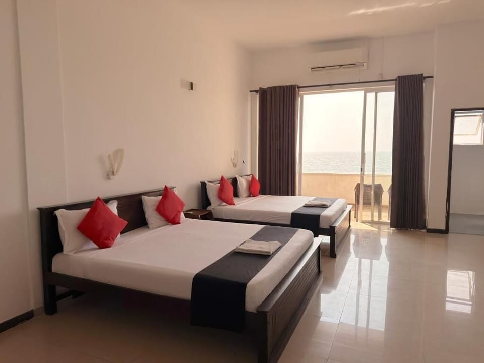 Deluxe Double Room, Balcony, Ocean View | Laptop workspace