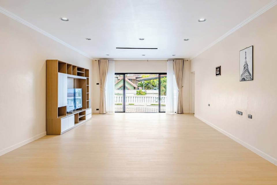 Villa, 5 Bedrooms, Smoking, Private Pool | Living room