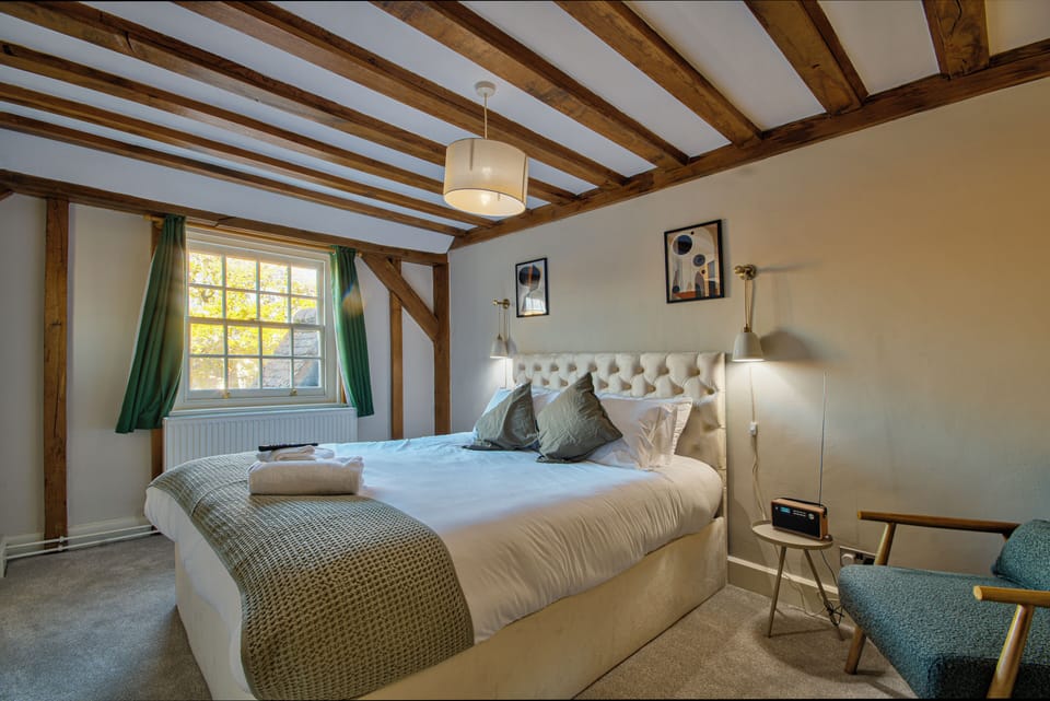 Deluxe Double Room | Desk, iron/ironing board, free WiFi