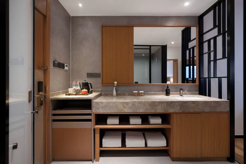 Classic Suite | Bathroom | Shower, hair dryer, towels, soap