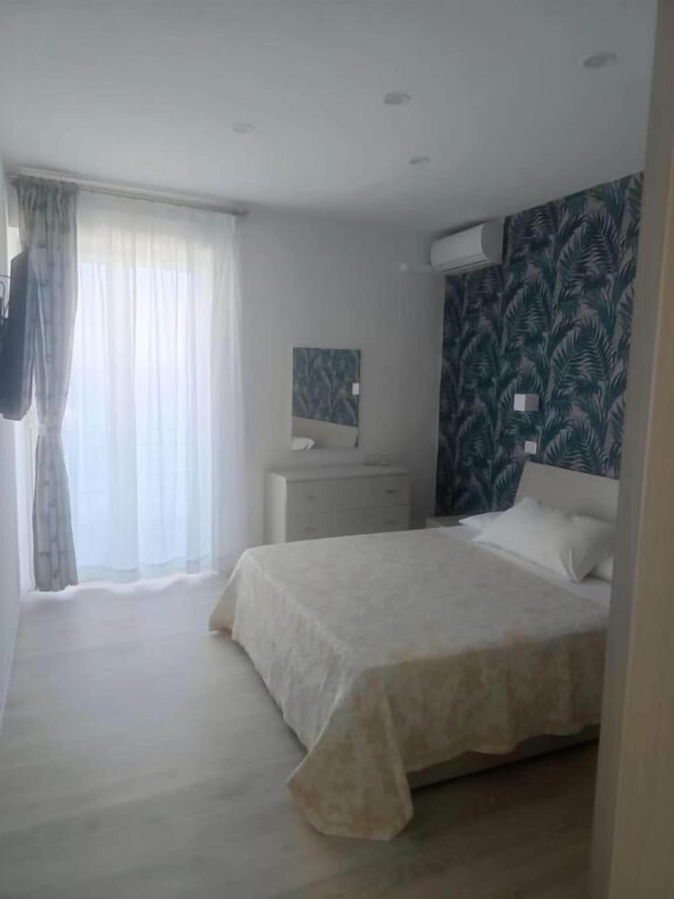 In-room safe, blackout drapes, iron/ironing board, free WiFi