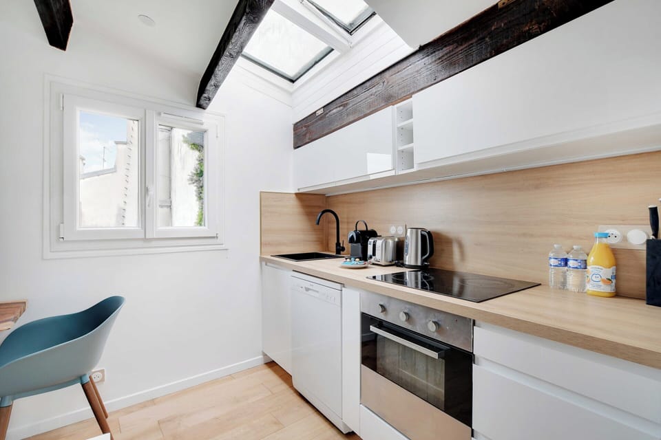 Apartment | Private kitchen | Fridge, microwave, oven, stovetop