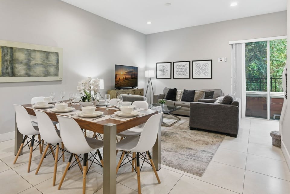 Villa (4 Bedrooms) | Dining room