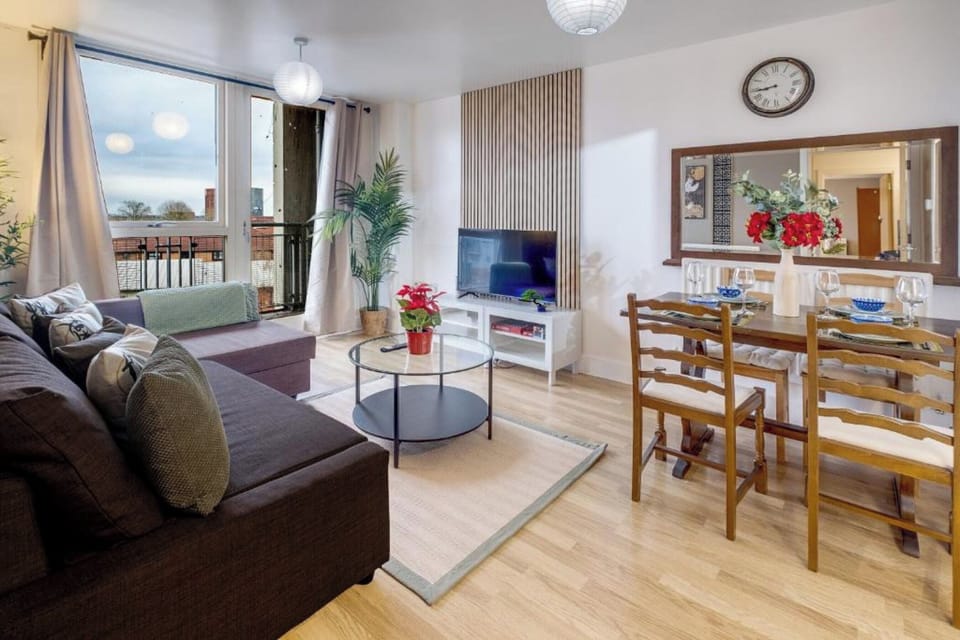 Apartment, 2 Bedrooms, Accessible | Living room