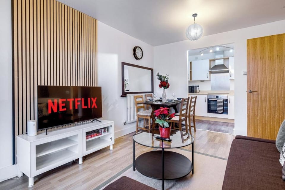 Apartment, 2 Bedrooms, Accessible | Living room