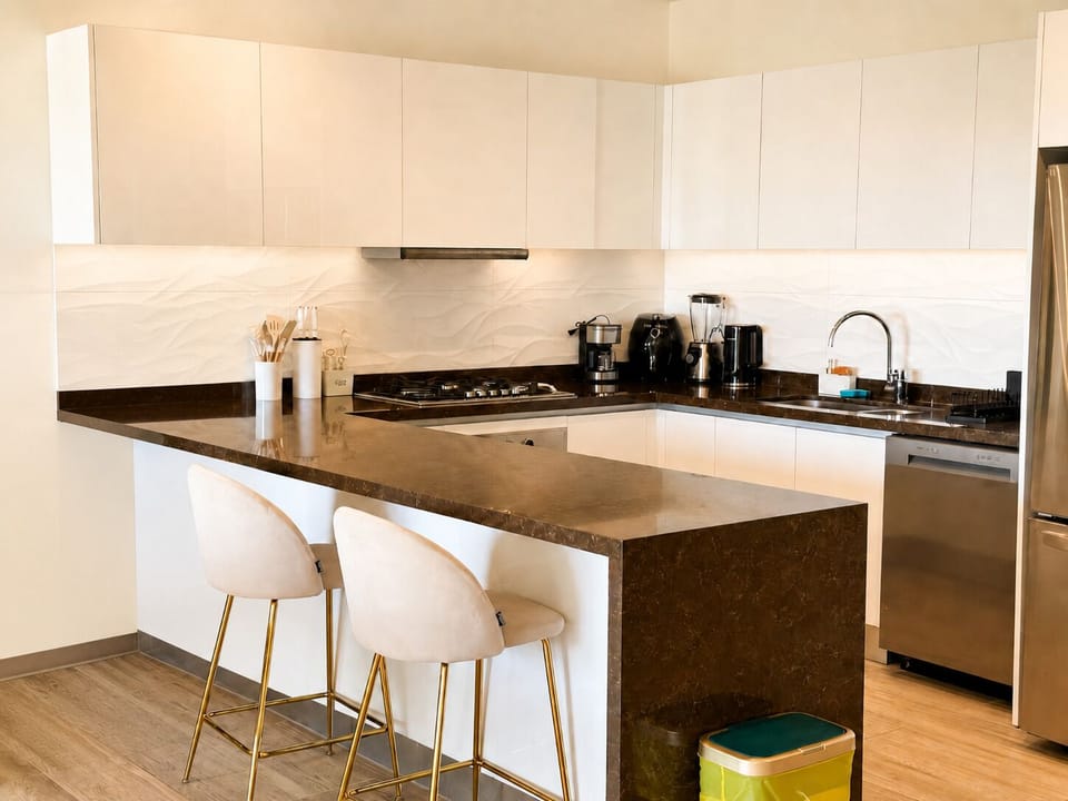 Superior Apartment | Private kitchen | Fridge, microwave, oven, stovetop