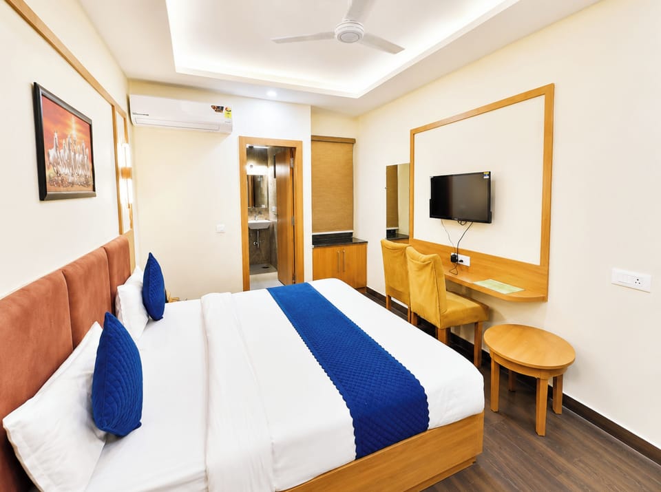 Hypo-allergenic bedding, desk, soundproofing, free WiFi