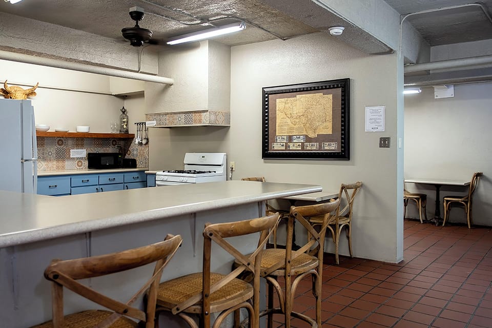 Full-size fridge, microwave, oven, cookware/dishes/utensils