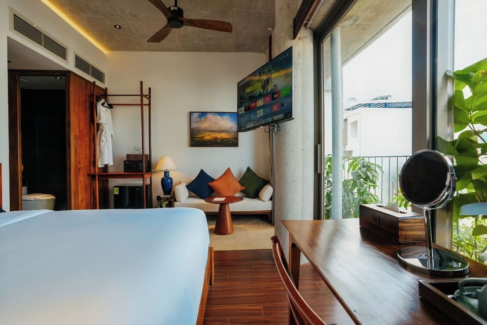 Executive City View with Balcony | WiFi (free)