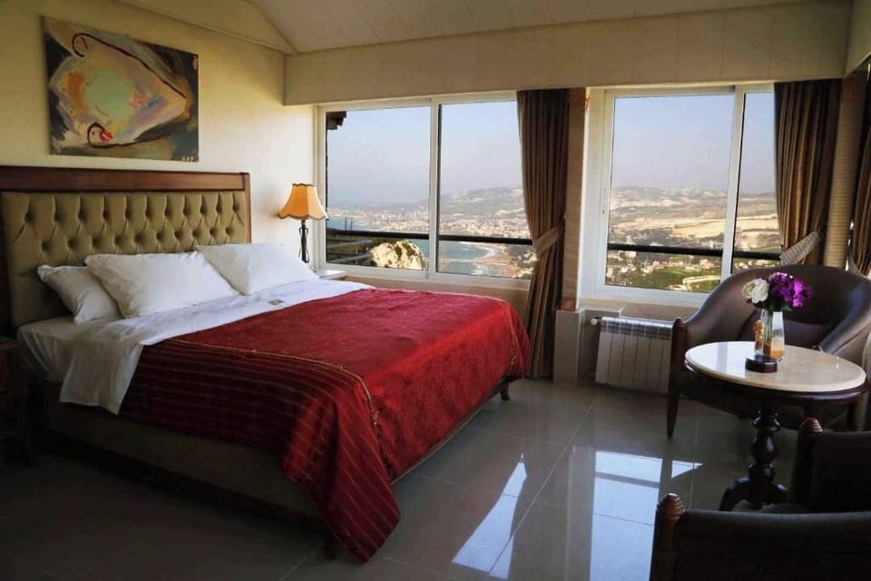 In-room safe, WiFi (free)
