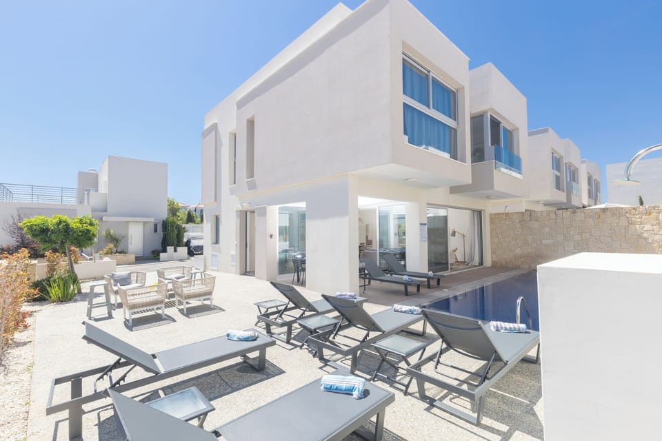 Villa, 4 Bedrooms, Private Pool, Garden View | Outdoor dining