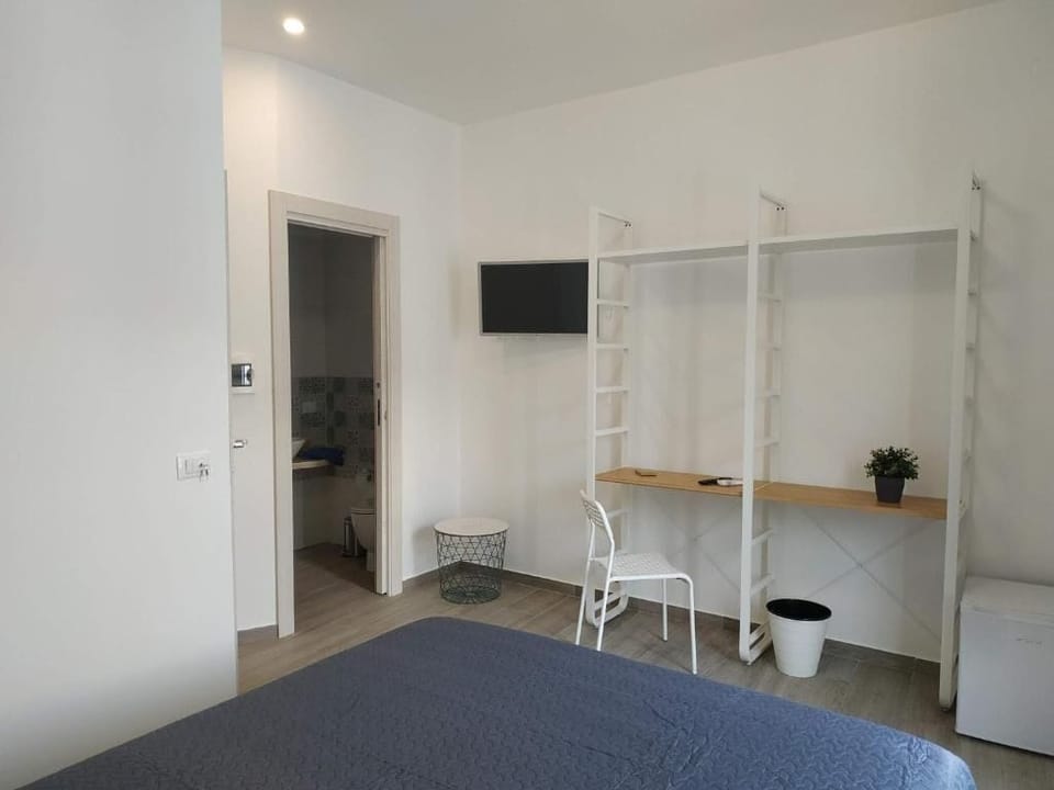Deluxe Double Room, Sea View | Desk, blackout drapes, soundproofing, iron/ironing board (on request)
