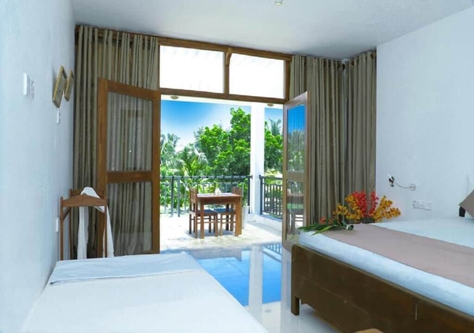 Deluxe Double Room, Balcony, Pool View | Laptop workspace