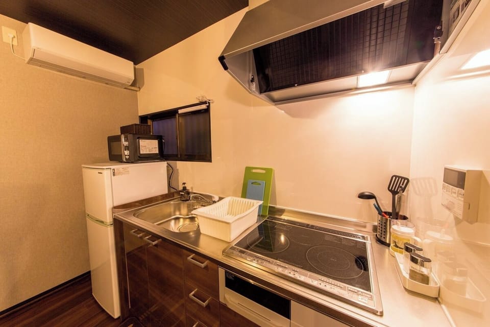 Fridge, microwave, stovetop, cookware/dishes/utensils