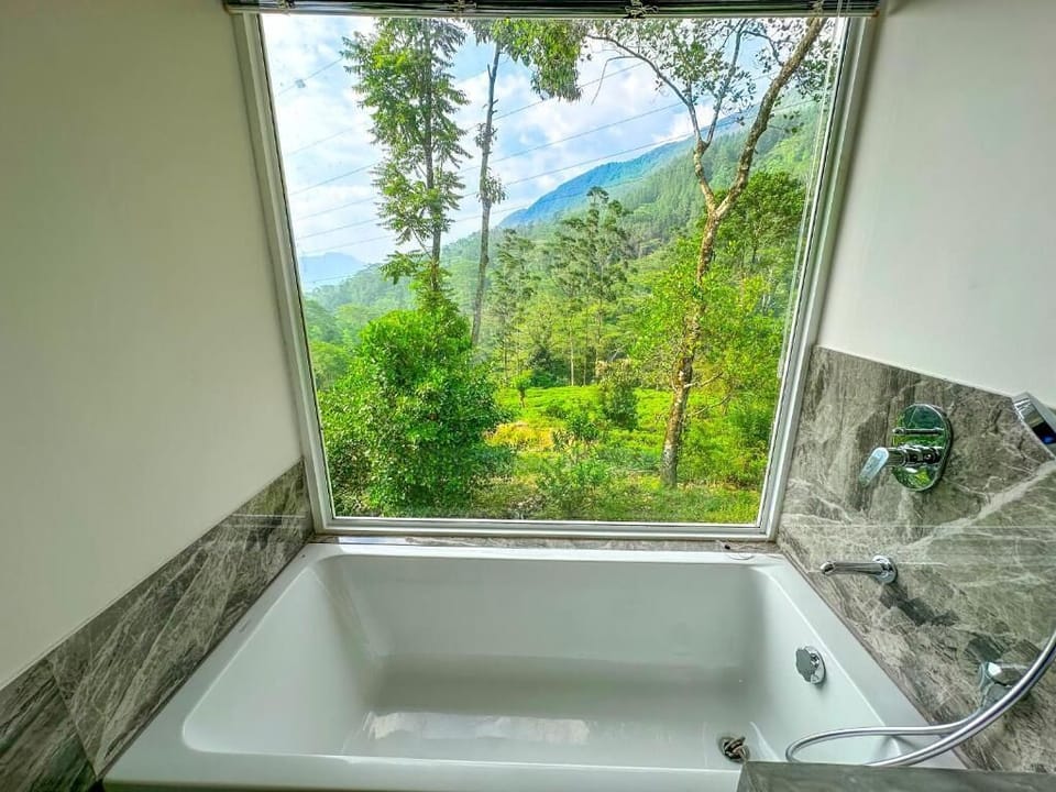 Deluxe Double Room, Balcony, Garden View | Bathroom | Bidet