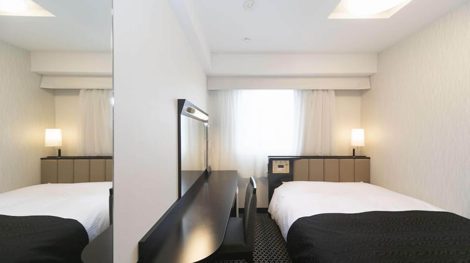 In-room safe, WiFi (free)