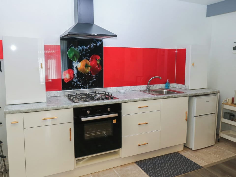 Cookware/dishes/utensils