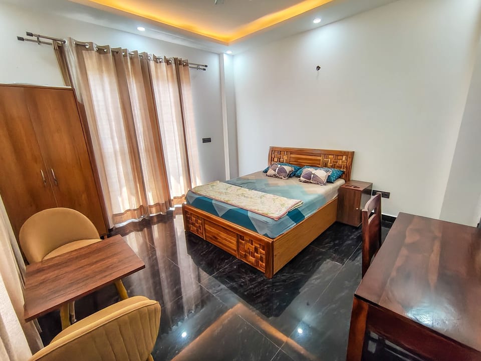Family Double Room | Desk, laptop workspace, WiFi (free)