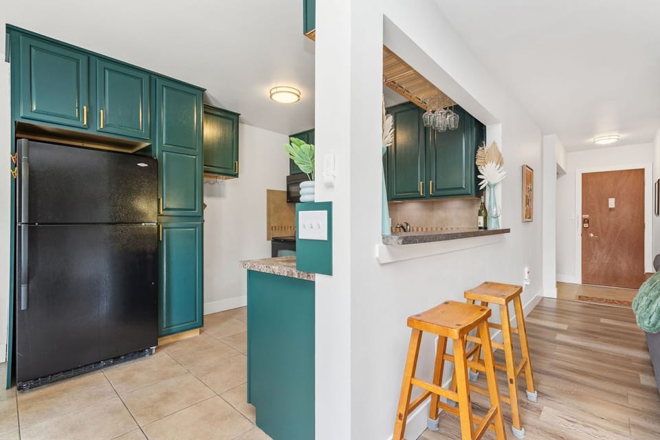 Apartment, Multiple Beds, Balcony, Garden View (The Aviary Near CSU) | Interior