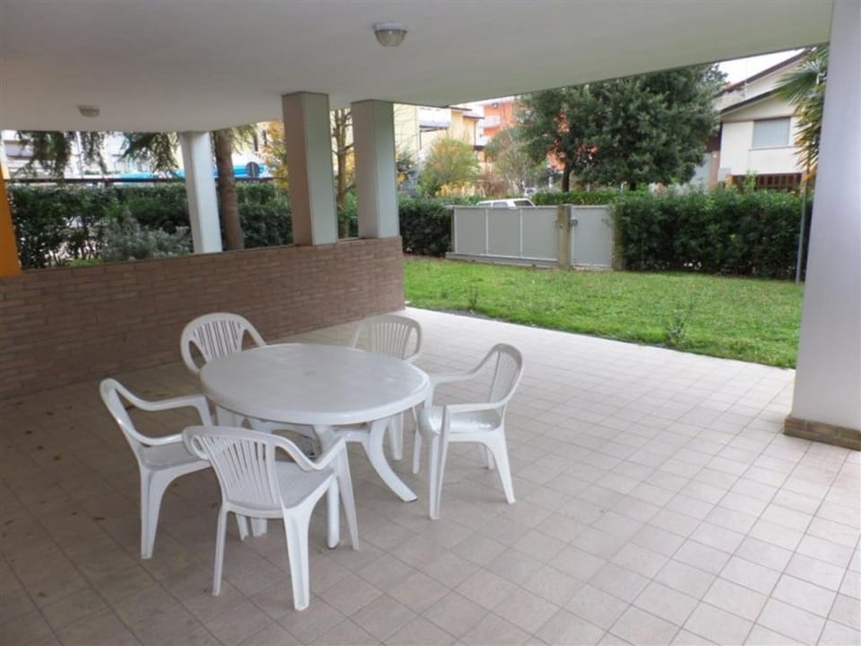 Apartment, 2 Bedrooms | Outdoor dining