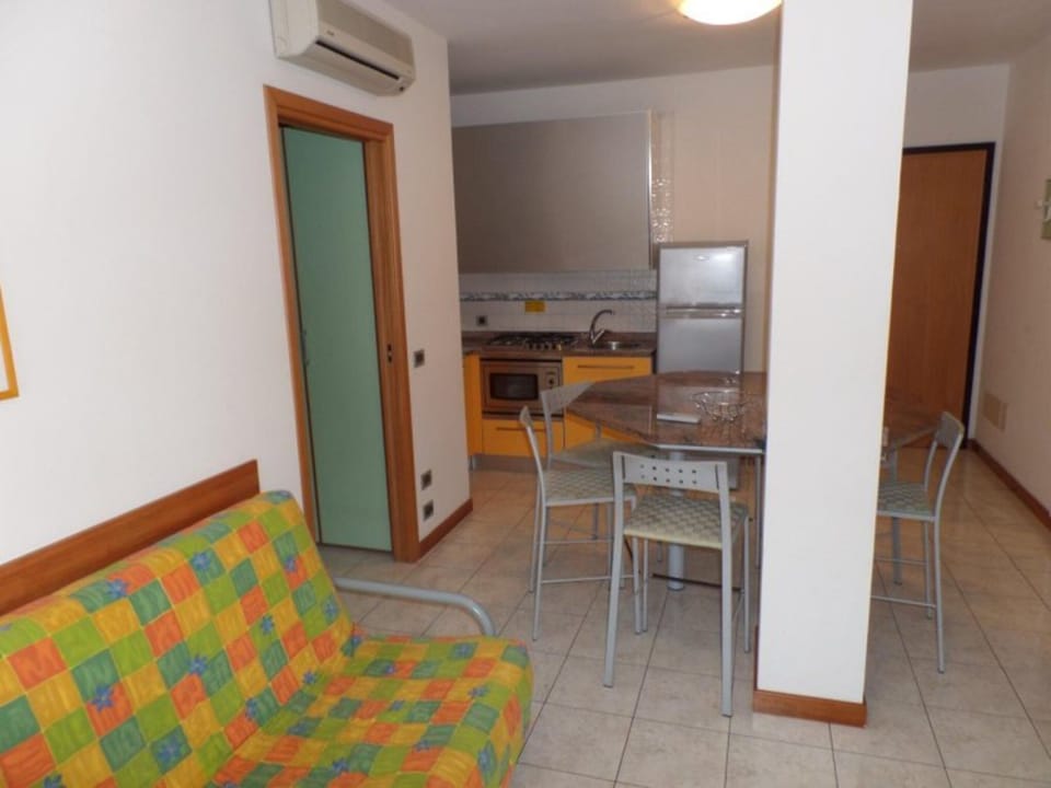 Apartment, 2 Bedrooms, Balcony | Dining room