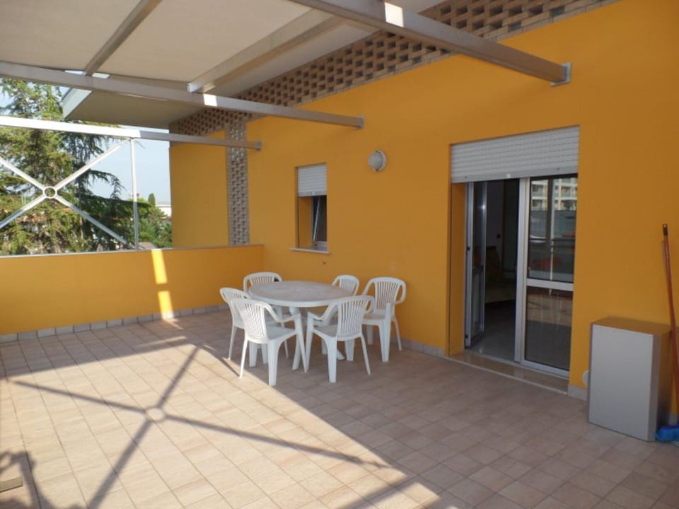 Apartment, 2 Bedrooms, Terrace | Outdoor dining