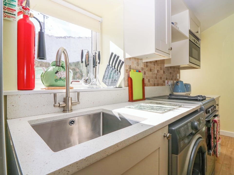 Cookware/dishes/utensils