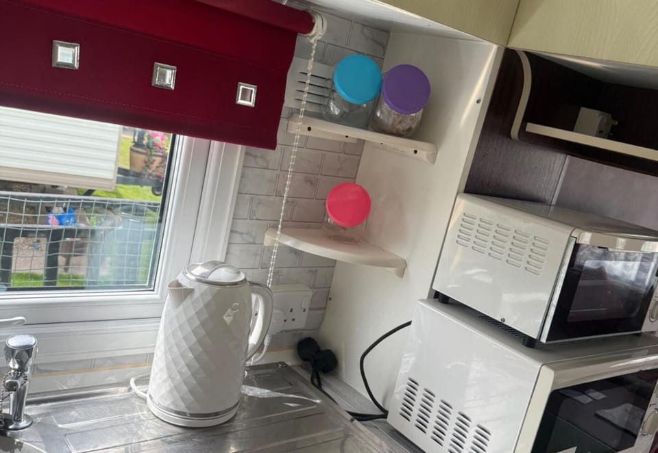 Fridge, microwave, oven