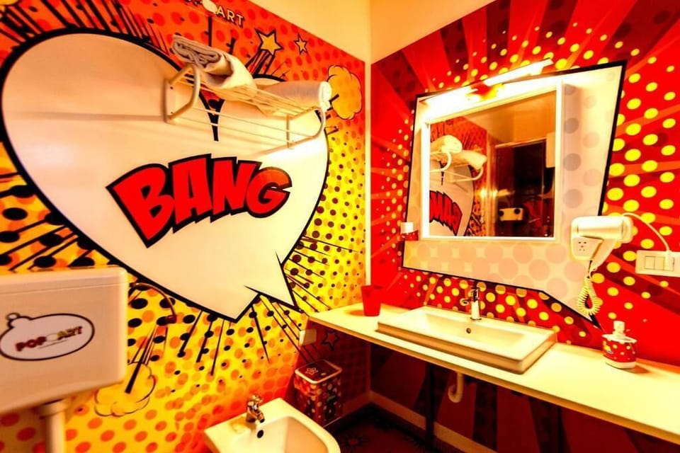 Standard Double Room | Bathroom | Shower, hair dryer, towels, shampoo