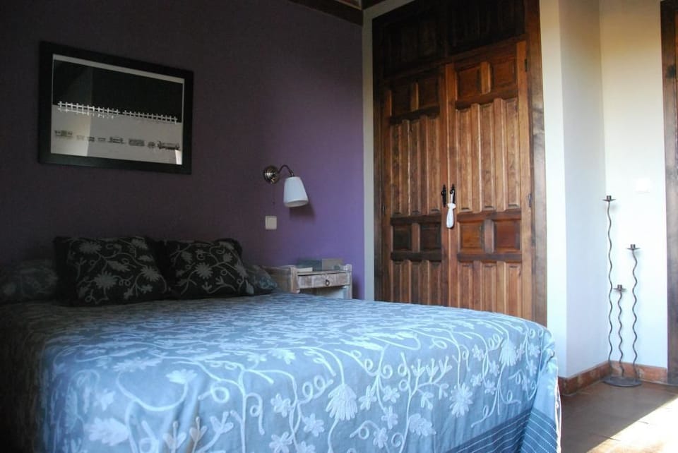 Double Room, Jetted Tub | Premium bedding, desk, blackout drapes, iron/ironing board