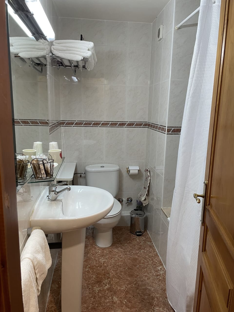 Bathtub, free toiletries, hair dryer, towels