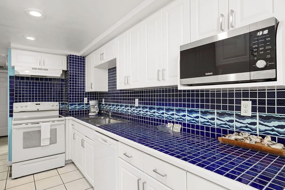 Condo, Patio | Private kitchen