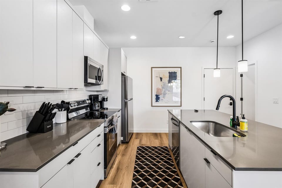 Triple Room | Private kitchen | Fridge, microwave, oven, dishwasher