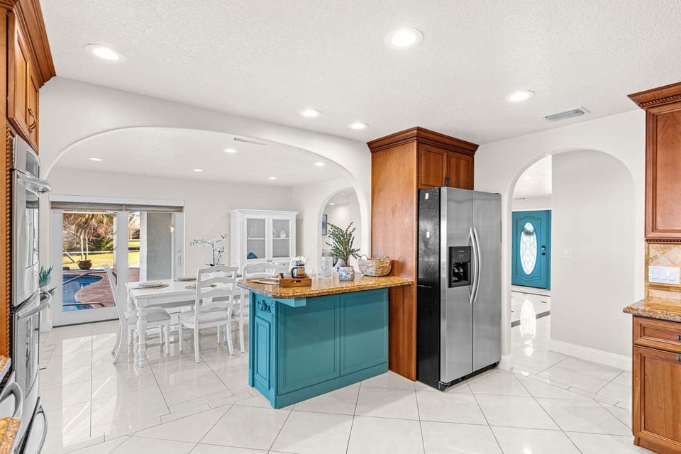 House (3 Bedrooms) | Private kitchen | Fridge, microwave, oven, stovetop