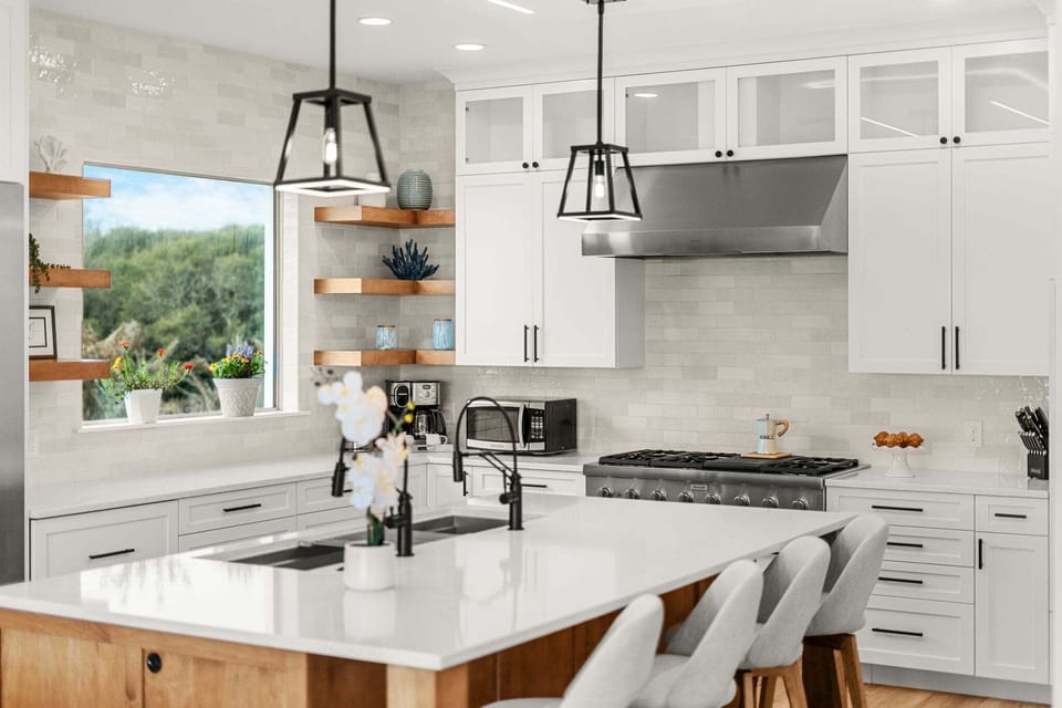 House (4 Bedrooms) | Private kitchen | Fridge, microwave, oven
