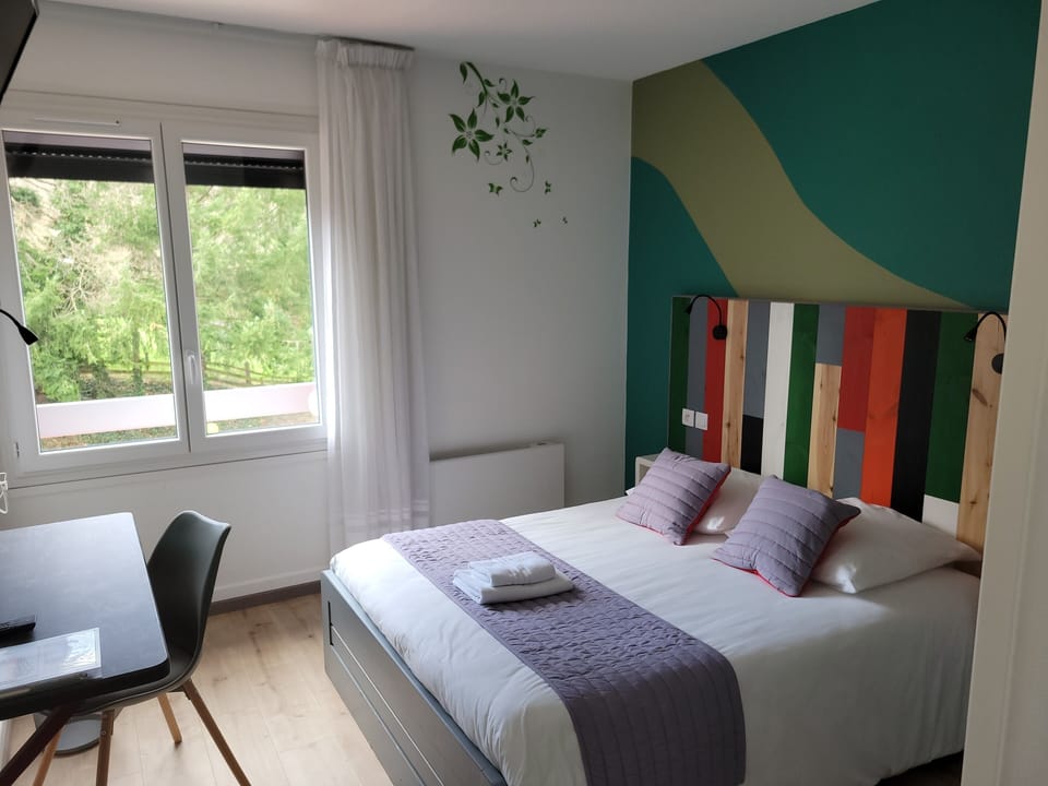 Classic Double Room, 1 Double Bed | Desk, soundproofing, free cribs/infant beds, free WiFi